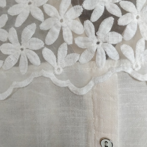 MINE semi-sheer ivory blouse with pop floral lace - Picture 5 of 7